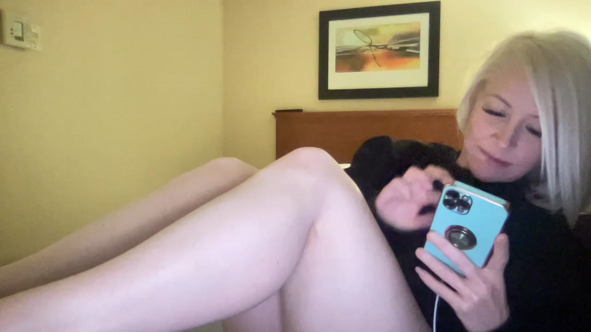 Gallery image thumbnail from MonroeLee's myfreecams stream on, 03/03/2023, 22:22 image 19 of 20