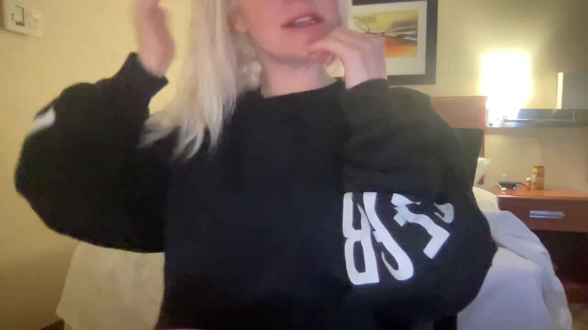 Gallery image thumbnail from MonroeLee's myfreecams stream on, 03/04/2023, 19:31 image 2 of 20