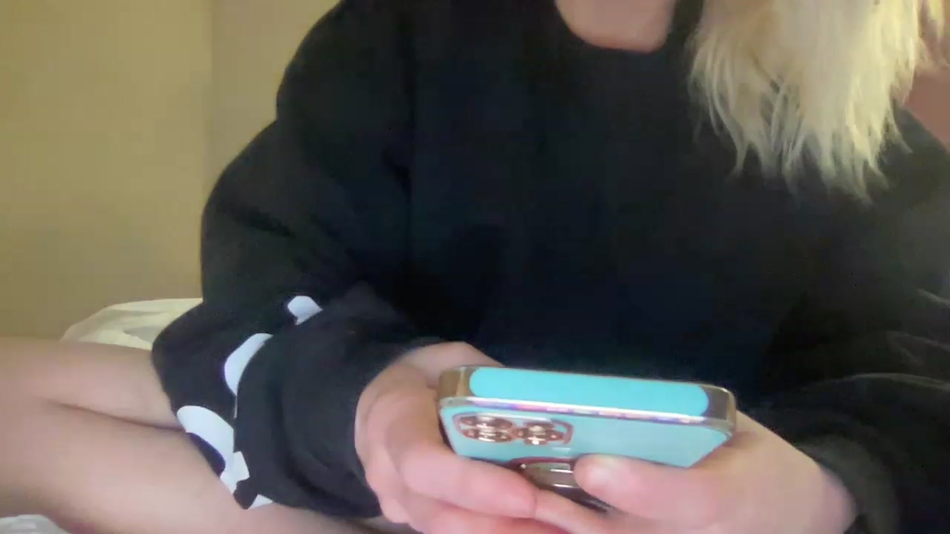 Gallery image thumbnail from MonroeLee's myfreecams stream on, 03/04/2023, 19:31 image 19 of 20