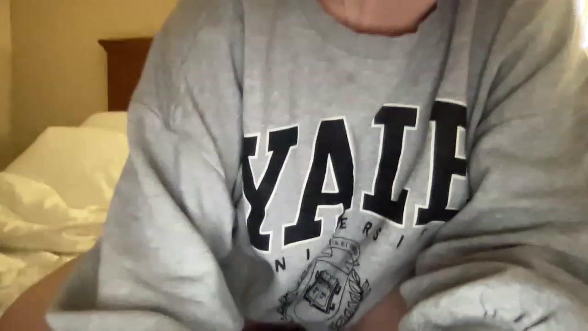Gallery image thumbnail from MonroeLee's myfreecams stream on, 03/06/2023, 18:32 image 2 of 20