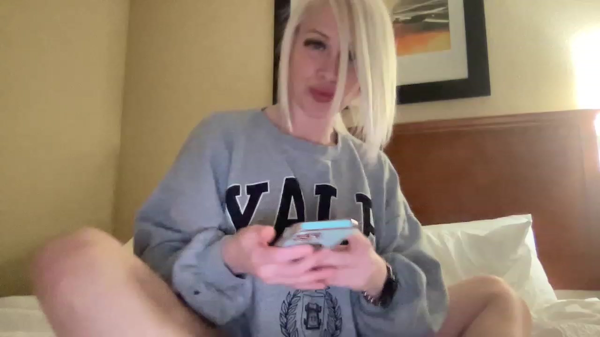 Gallery image thumbnail from MonroeLee's myfreecams stream on, 03/06/2023, 22:53 image 8 of 20