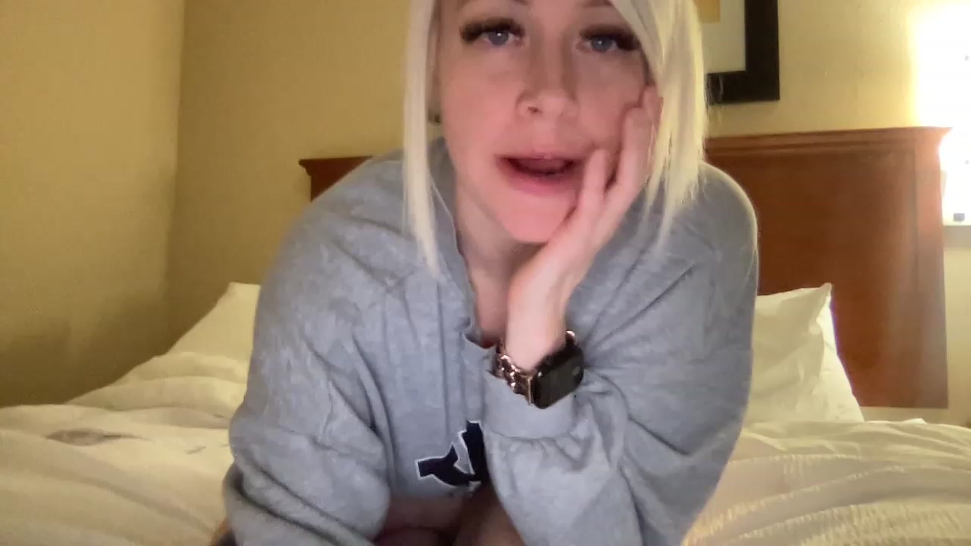 Gallery image thumbnail from MonroeLee's myfreecams stream on, 03/06/2023, 22:53 image 18 of 20