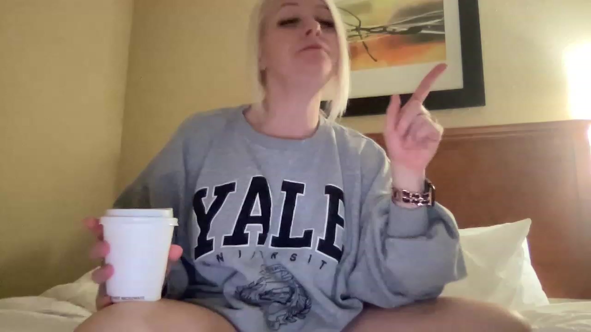 Gallery image thumbnail from MonroeLee's myfreecams stream on, 03/06/2023, 22:53 image 5 of 20