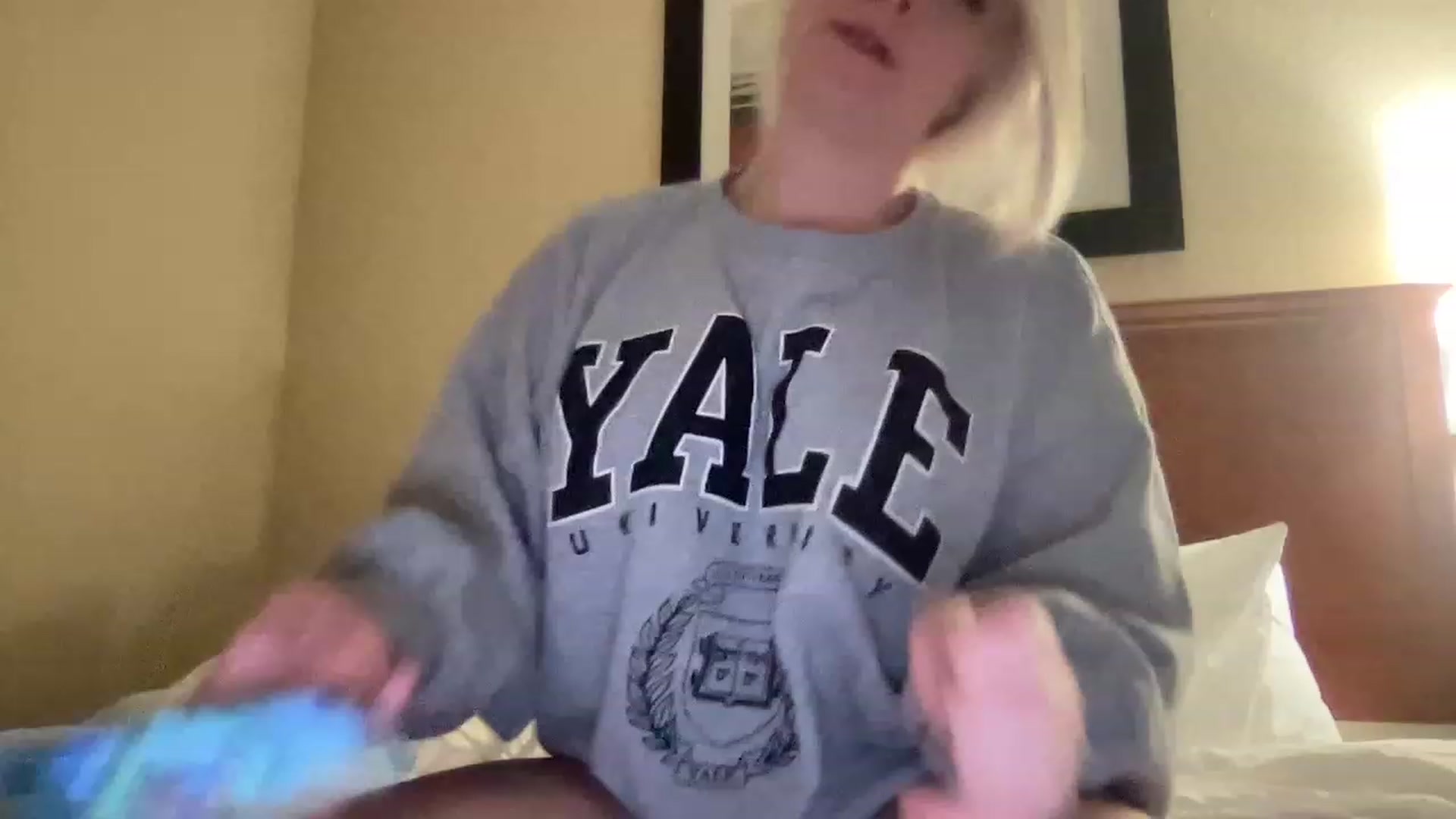 Gallery image thumbnail from MonroeLee's myfreecams stream on, 03/06/2023, 22:53 image 2 of 20