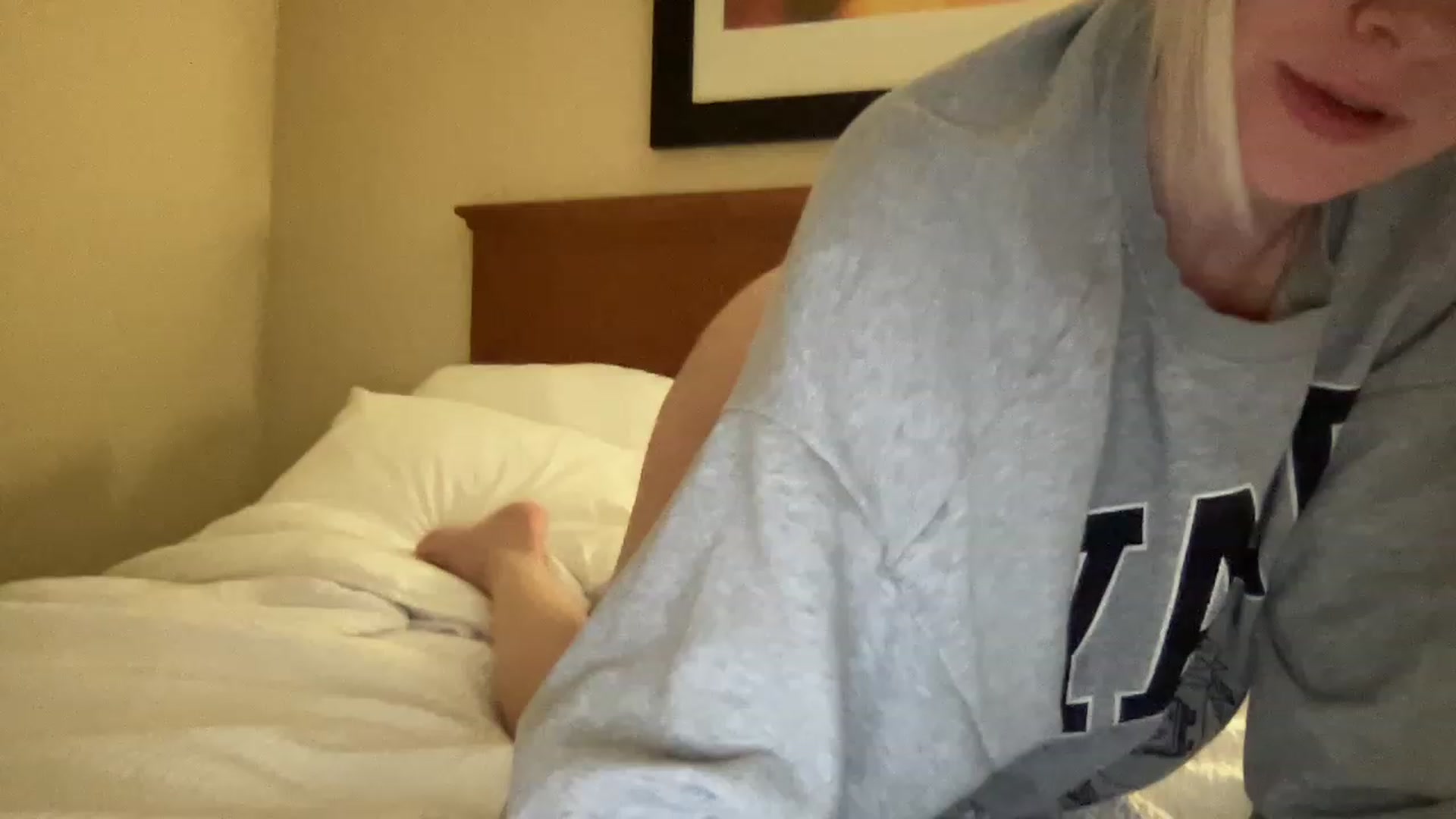 Gallery image thumbnail from MonroeLee's myfreecams stream on, 03/06/2023, 22:53 image 16 of 20