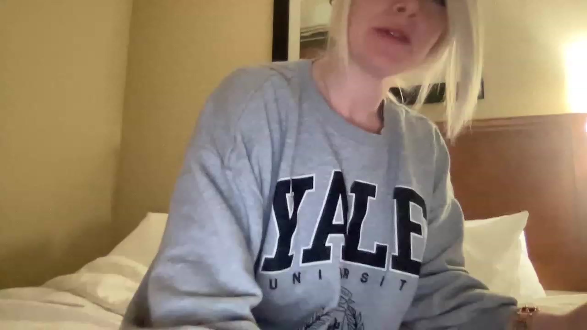 Gallery image thumbnail from MonroeLee's myfreecams stream on, 03/06/2023, 22:53 image 6 of 20