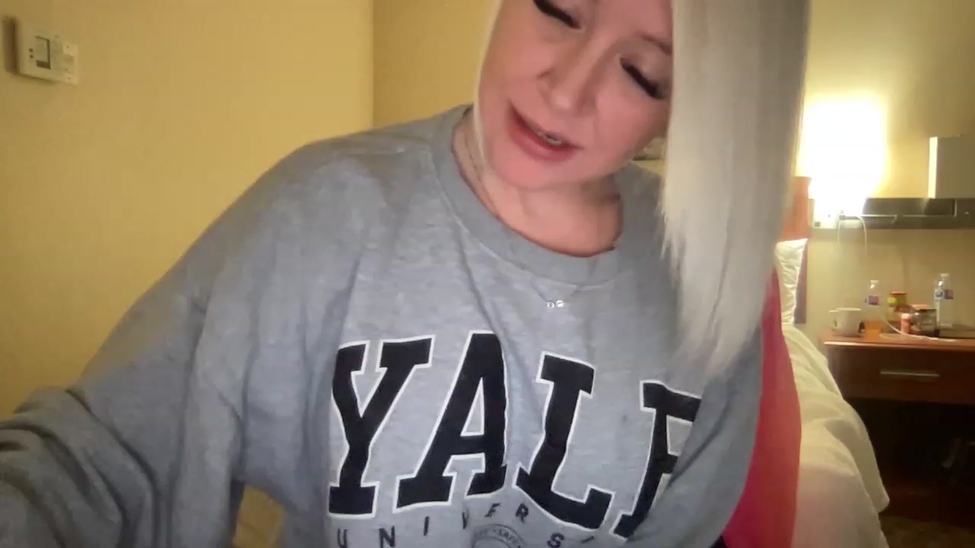 Gallery image thumbnail from MonroeLee's myfreecams stream on, 03/07/2023, 18:56 image 3 of 20