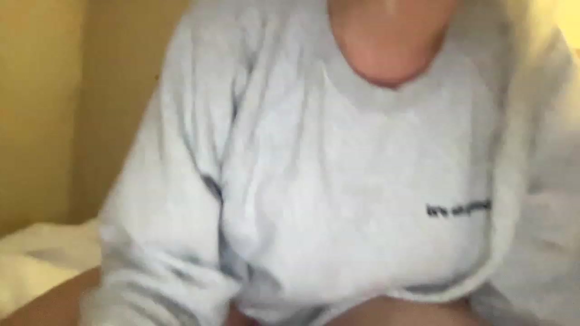 Gallery image thumbnail from MonroeLee's myfreecams stream on, 03/08/2023, 23:08 image 20 of 20