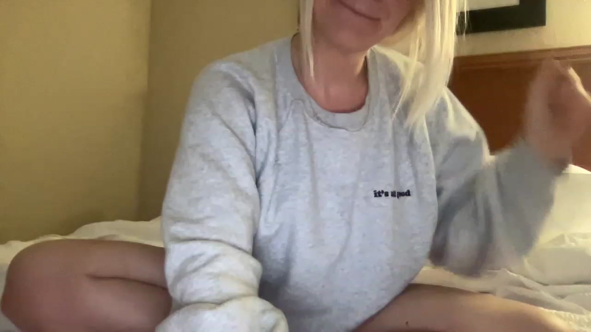 Gallery image thumbnail from MonroeLee's myfreecams stream on, 03/08/2023, 23:08 image 10 of 20
