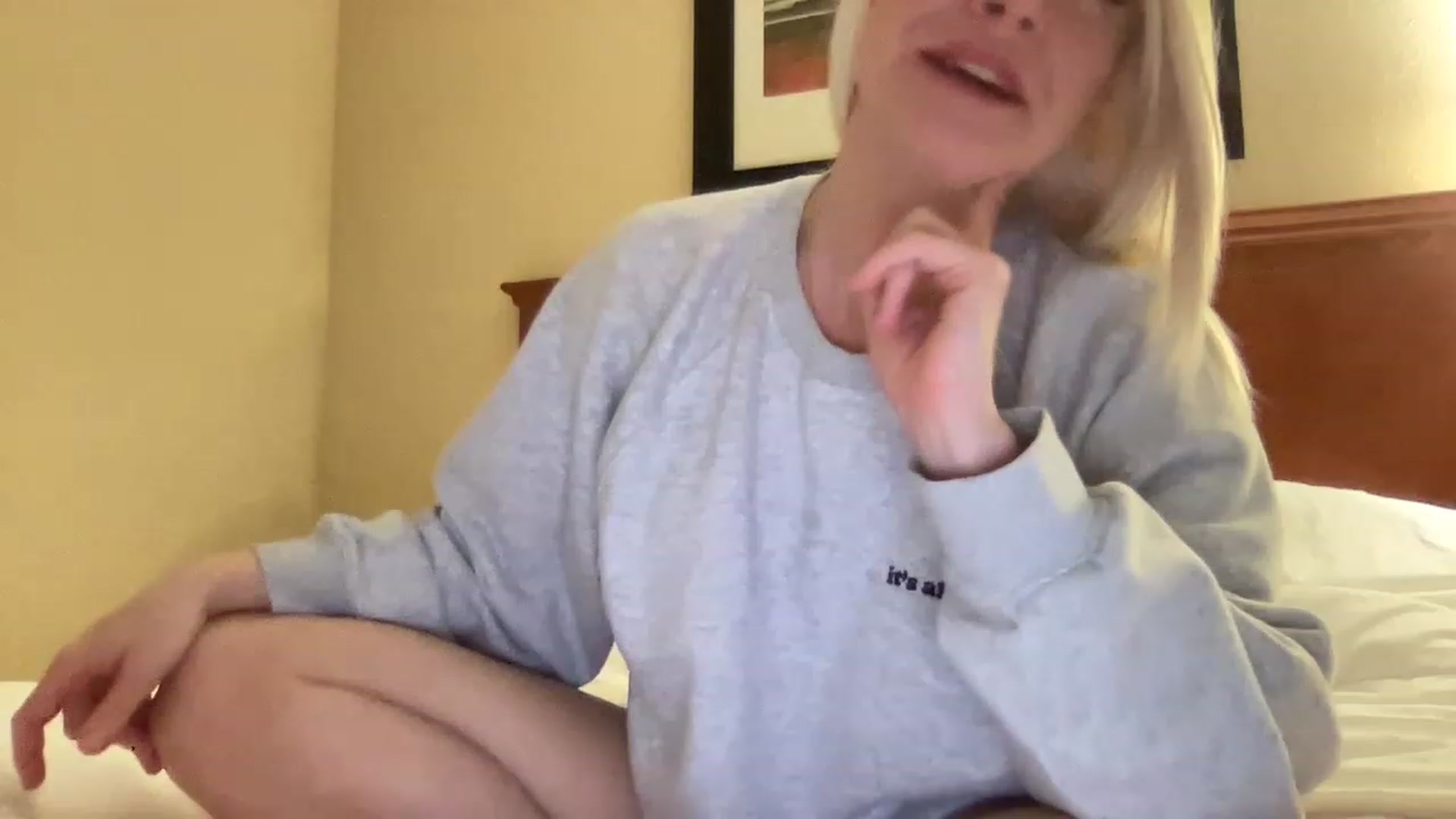 Gallery image thumbnail from MonroeLee's myfreecams stream on, 03/11/2023, 22:17 image 17 of 20