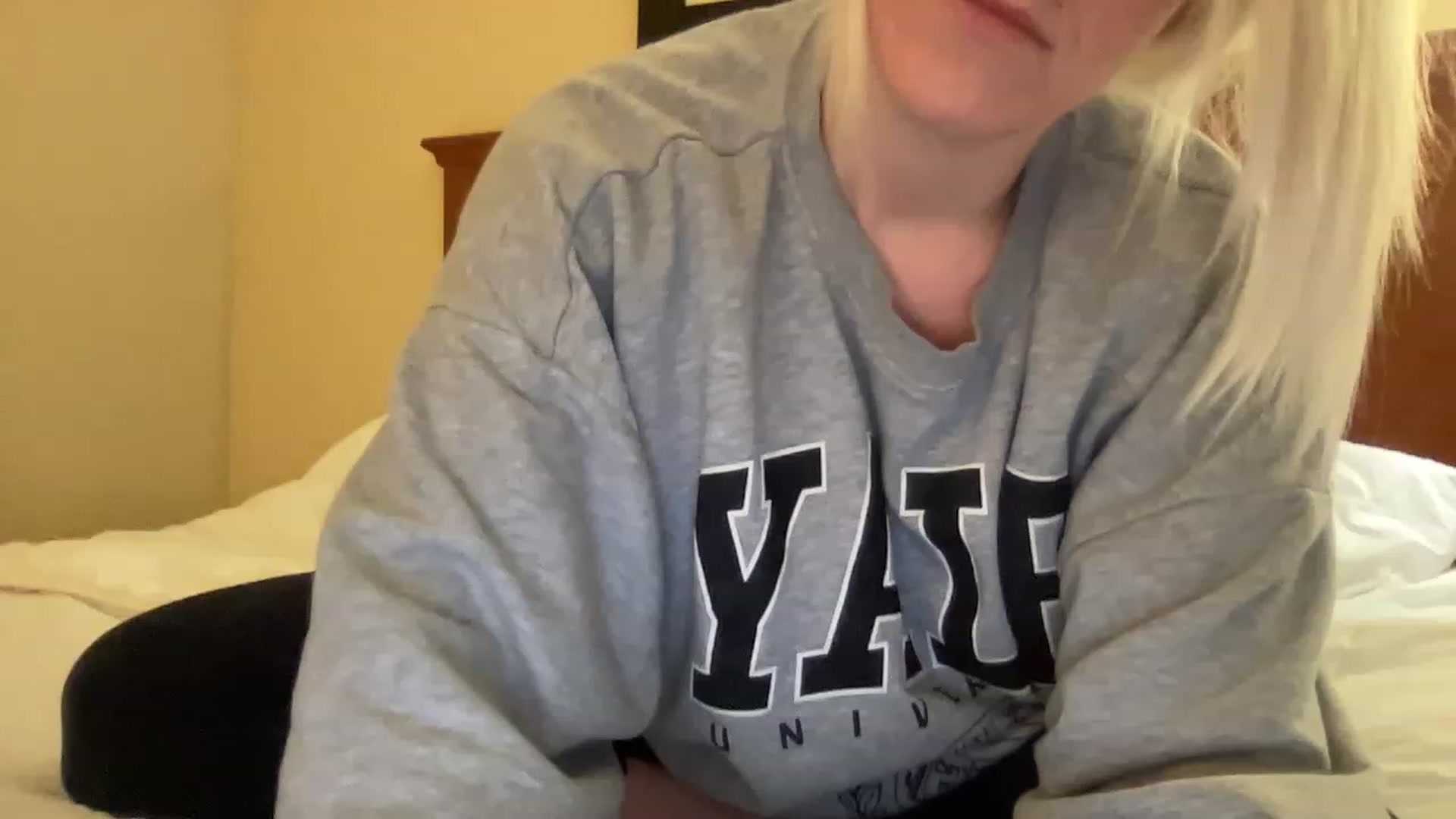 Gallery image thumbnail from MonroeLee's myfreecams stream on, 03/12/2023, 20:09 image 2 of 20