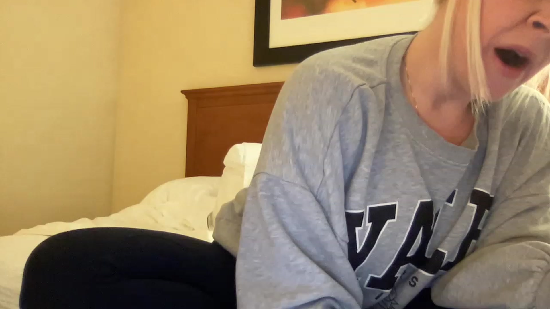 Gallery image thumbnail from MonroeLee's myfreecams stream on, 03/12/2023, 20:09 image 19 of 20
