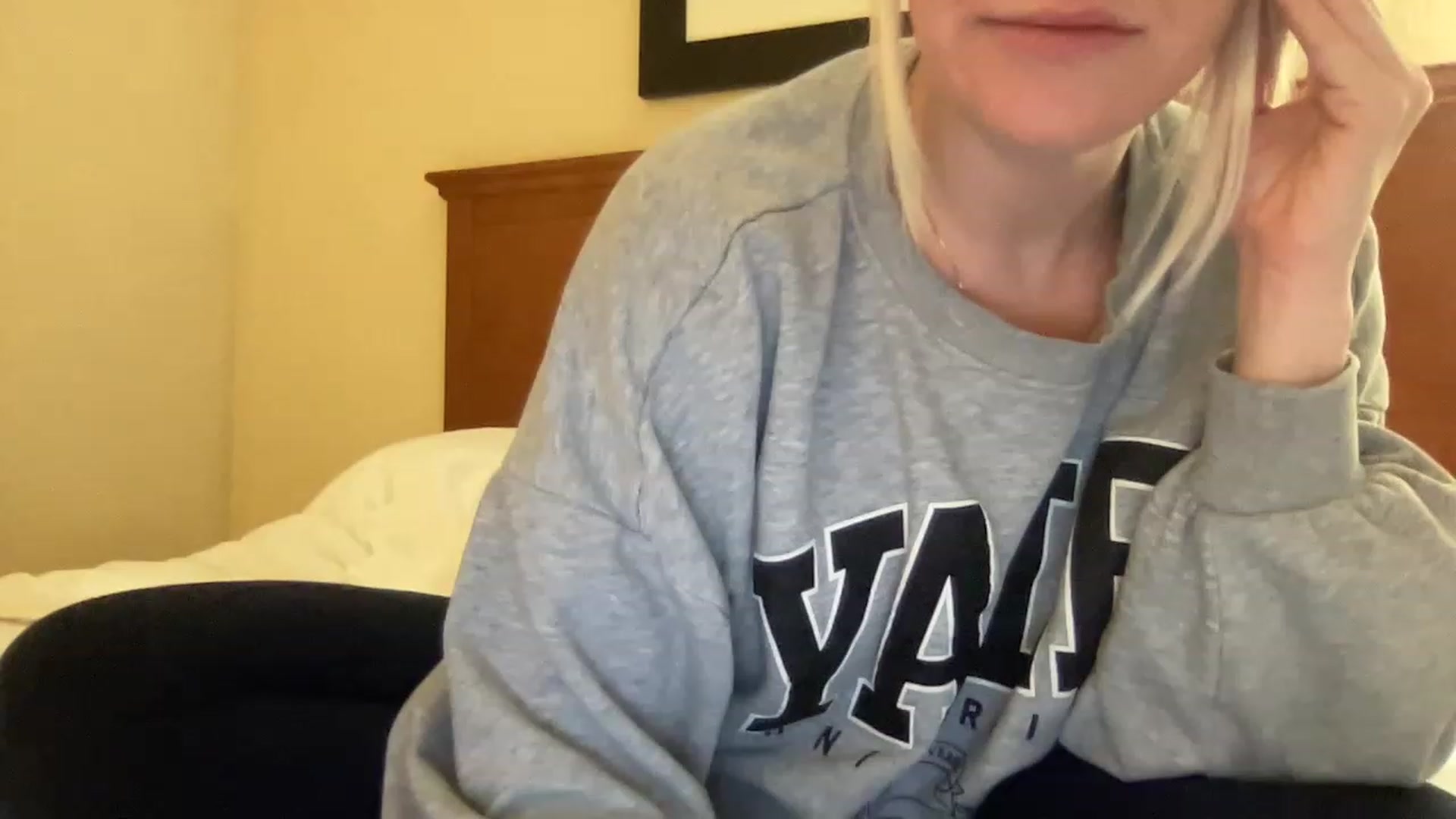 Gallery image thumbnail from MonroeLee's myfreecams stream on, 03/12/2023, 20:09 image 7 of 20