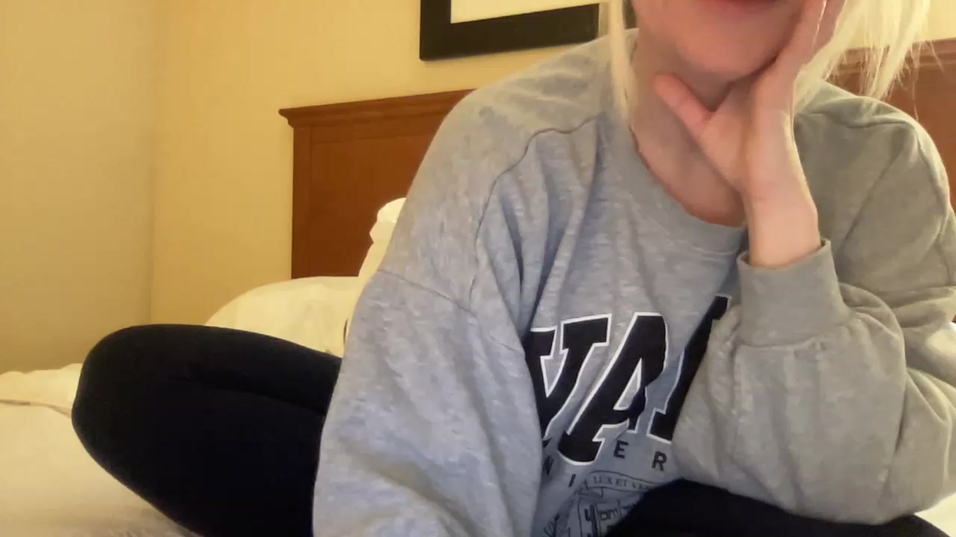 Gallery image thumbnail from MonroeLee's myfreecams stream on, 03/12/2023, 20:09 image 5 of 20