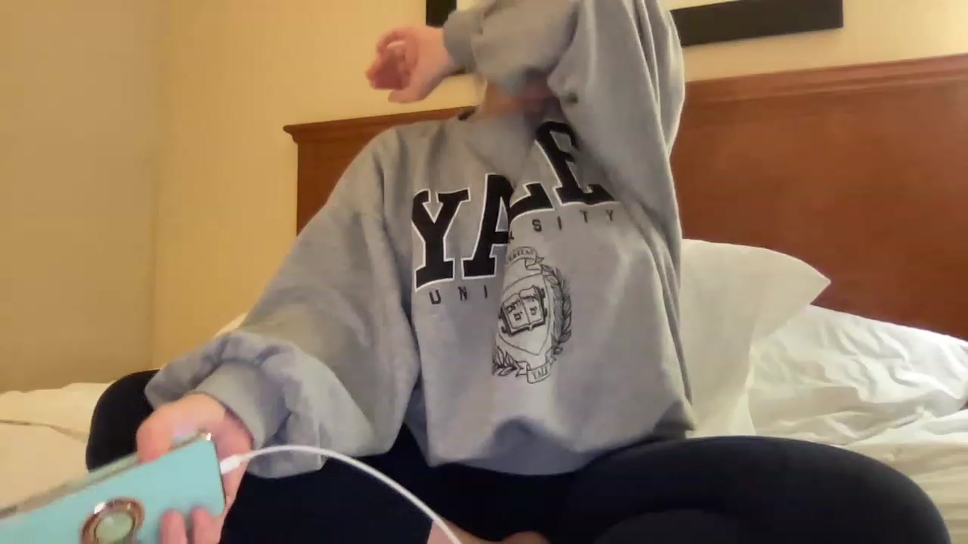 Gallery image thumbnail from MonroeLee's myfreecams stream on, 03/12/2023, 20:09 image 3 of 20