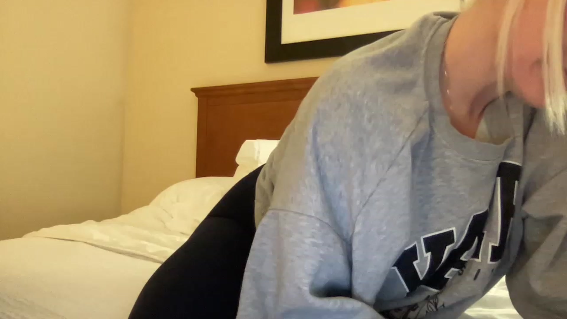 Gallery image thumbnail from MonroeLee's myfreecams stream on, 03/12/2023, 20:09 image 15 of 20
