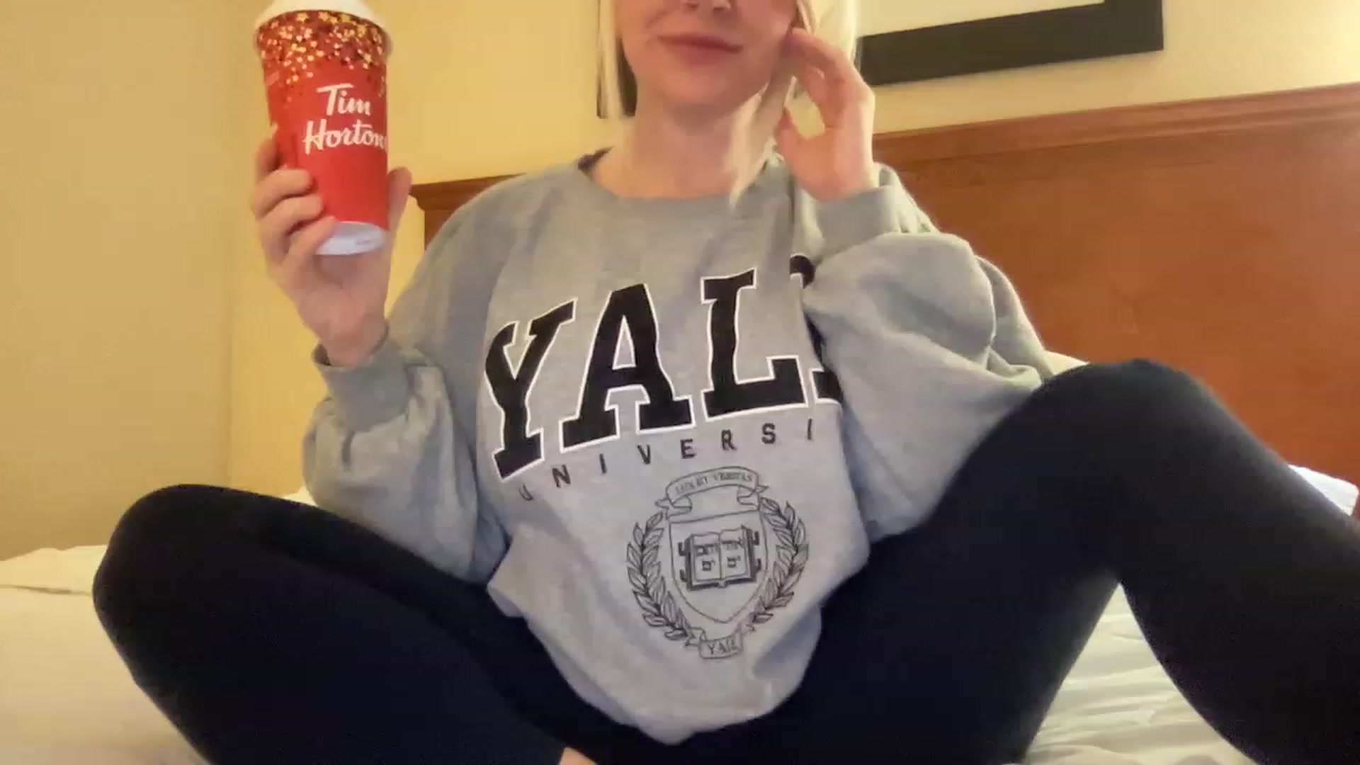Gallery image thumbnail from MonroeLee's myfreecams stream on, 03/12/2023, 20:09 image 9 of 20