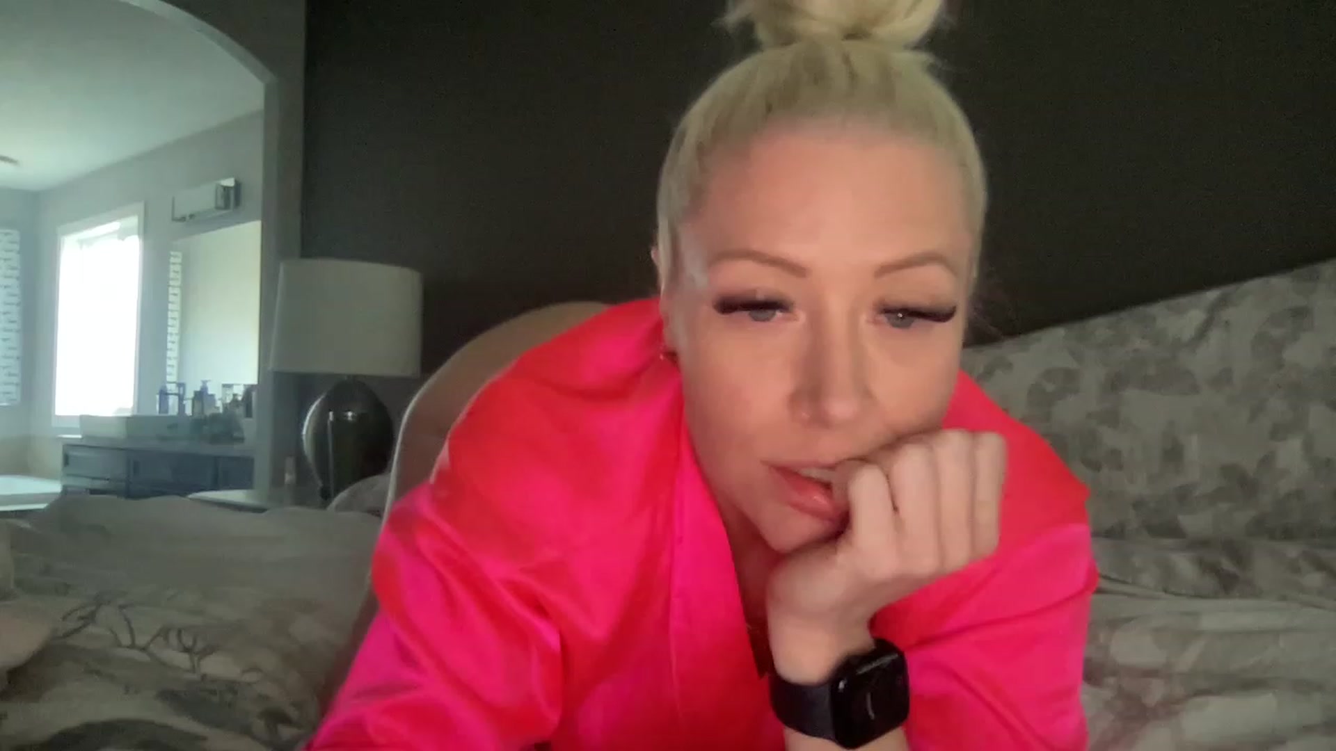 Gallery image thumbnail from MonroeLee's myfreecams stream on, 05/15/2023, 01:20 image 7 of 20