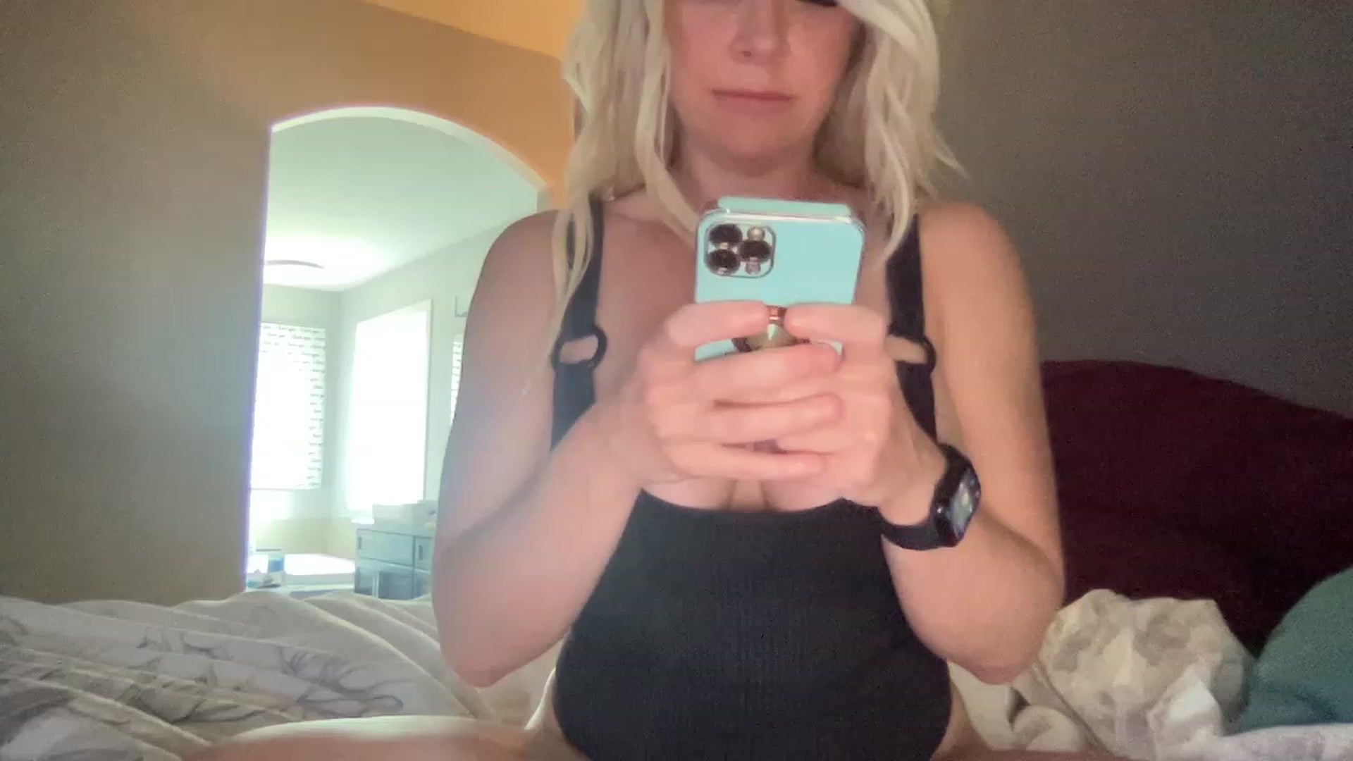 Gallery image thumbnail from MonroeLee's myfreecams stream on, 06/27/2023, 16:55 image 10 of 20