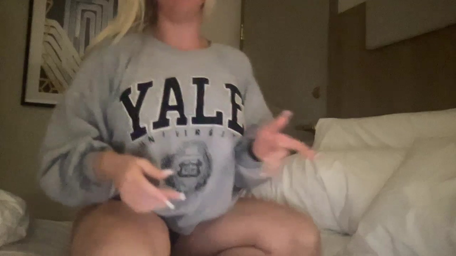 Gallery image thumbnail from MonroeLee's myfreecams stream on, 07/11/2023, 17:45 image 11 of 20
