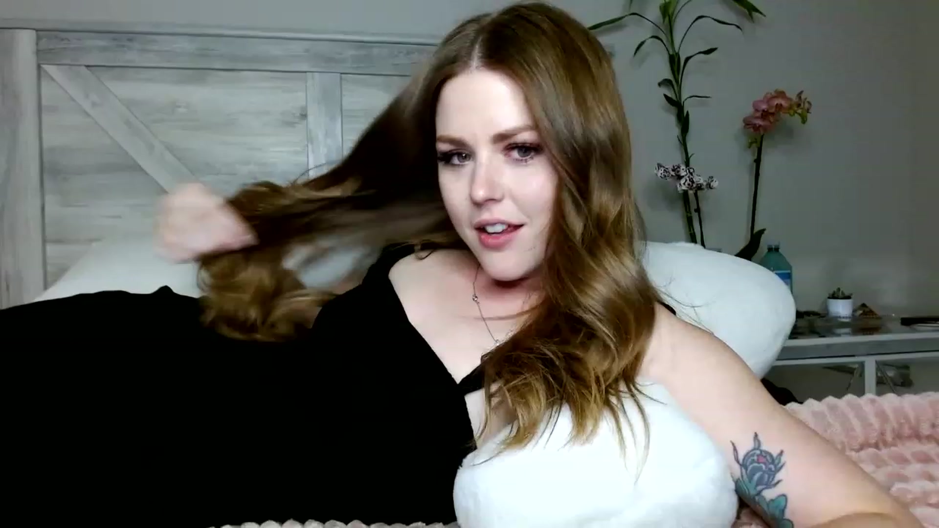 Gallery image thumbnail from Montyfoxx69's myfreecams stream on, 04/24/2023, 07:10 image 4 of 20
