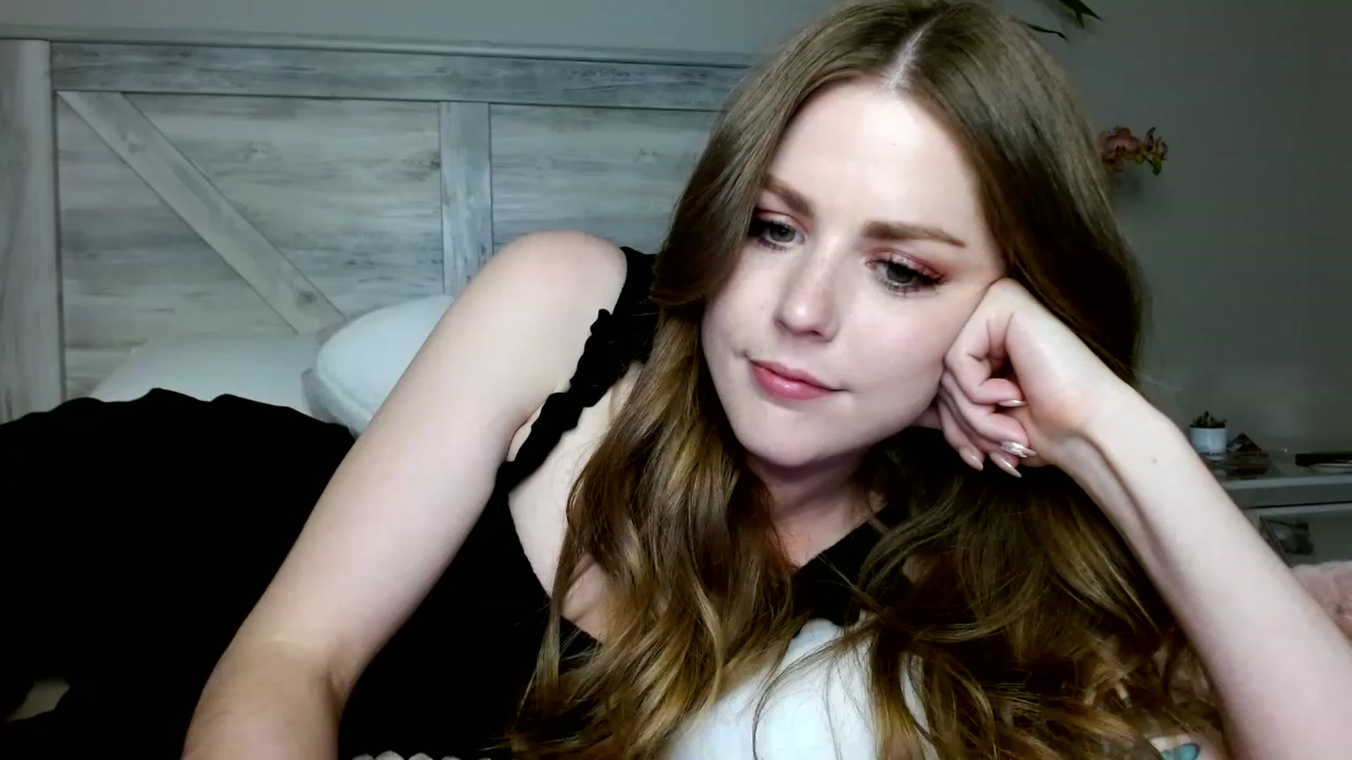 Gallery image thumbnail from Montyfoxx69's myfreecams stream on, 04/24/2023, 07:10 image 3 of 20