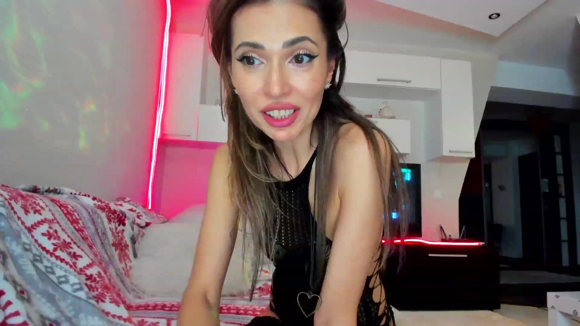 Gallery image thumbnail from MoodyBish's myfreecams stream on, 04/27/2023, 03:15 image 4 of 20
