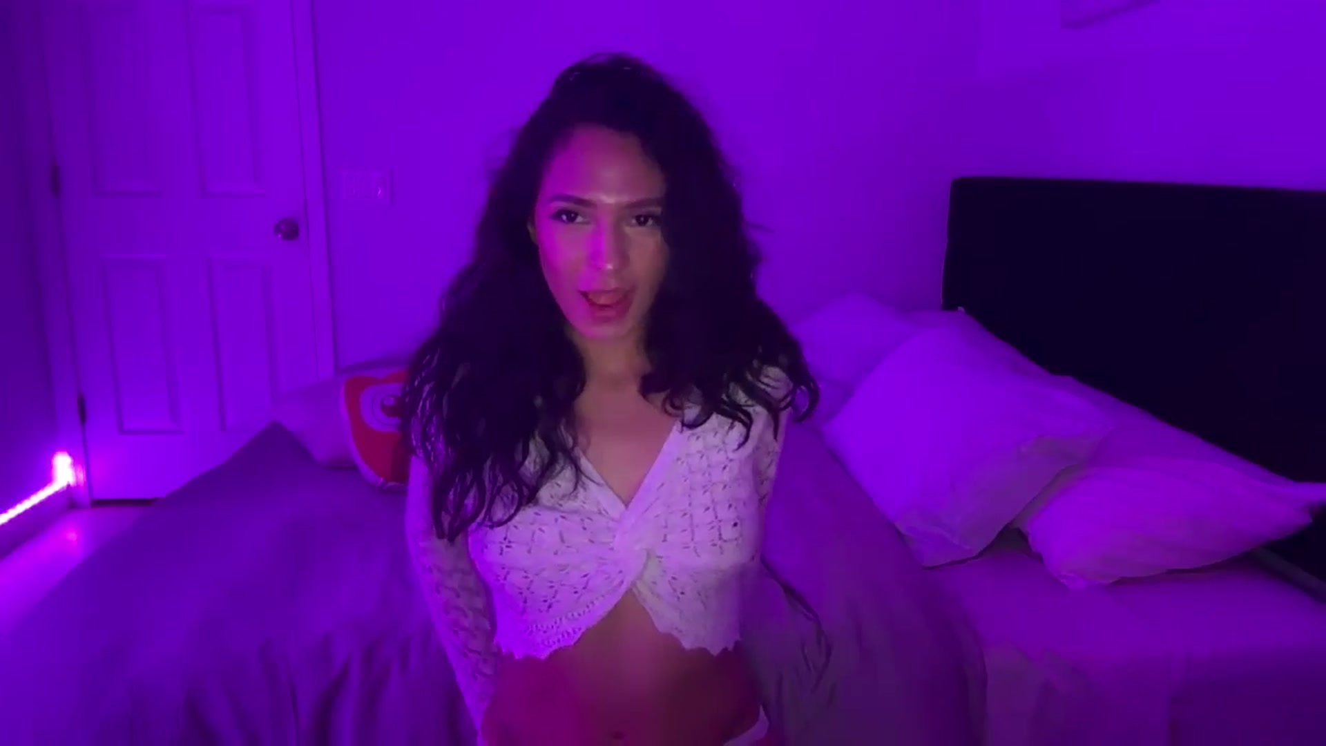 Gallery image thumbnail from Moodybaby's myfreecams stream on, 03/27/2025, 08:43 image 16 of 20