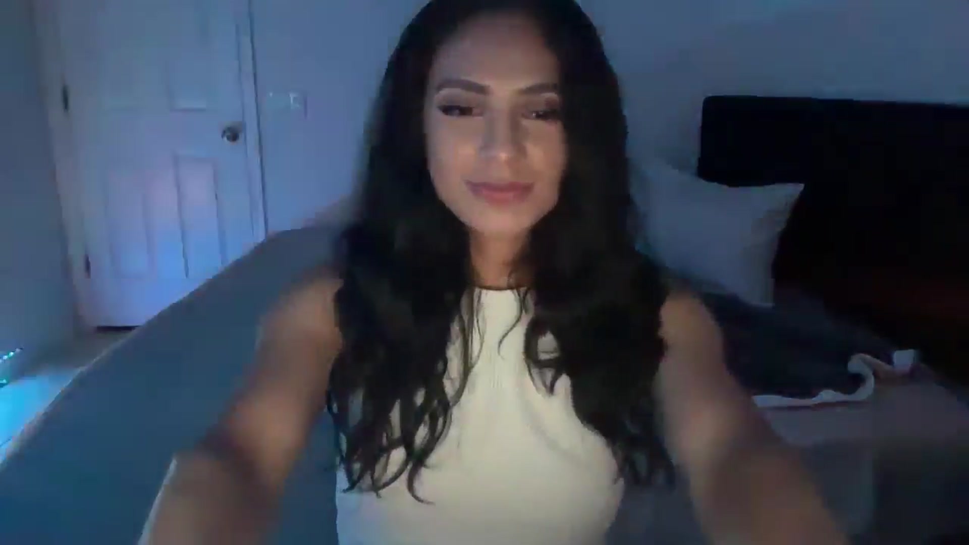Gallery image thumbnail from Moodybaby's myfreecams stream on, 03/29/2025, 07:19 image 10 of 20