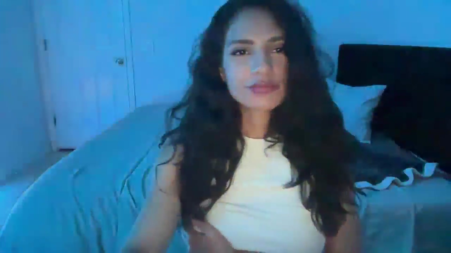 Gallery image thumbnail from Moodybaby's myfreecams stream on, 03/29/2025, 09:08 image 17 of 20