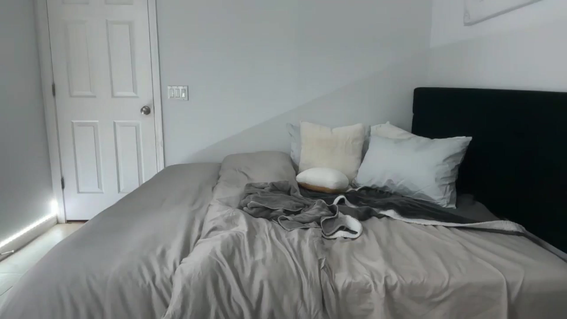 Gallery image thumbnail from Moodybaby's myfreecams stream on, 03/29/2025, 10:05 image 13 of 20