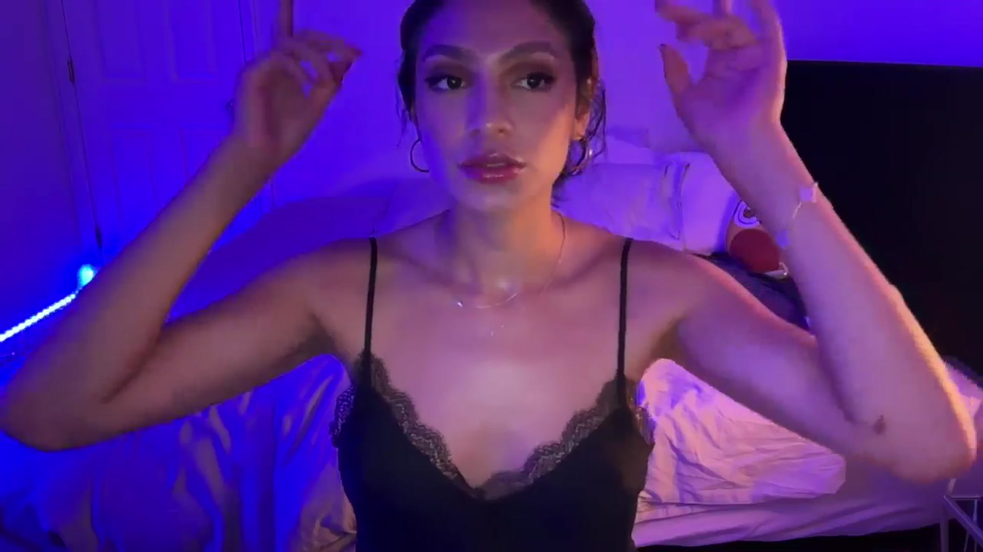Gallery image thumbnail from Moodybaby's myfreecams stream on, 04/11/2025, 07:32 image 7 of 20