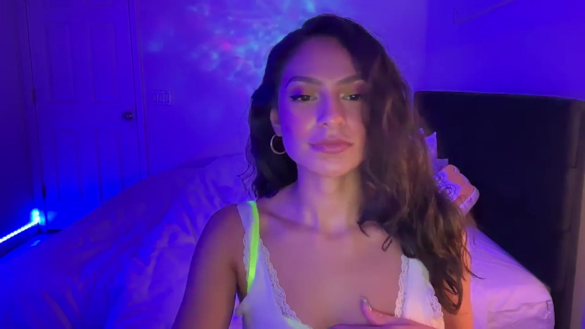 Gallery image thumbnail from Moodybaby's myfreecams stream on, 04/23/2025, 08:09 image 16 of 20