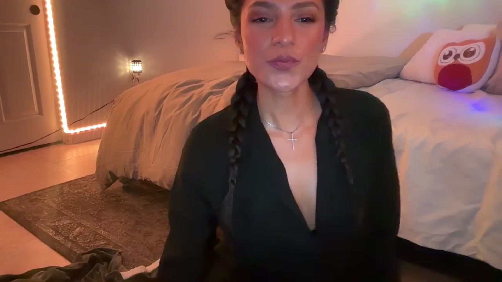 Gallery image thumbnail from Moodybaby's myfreecams stream on, 04/25/2025, 07:02 image 8 of 20