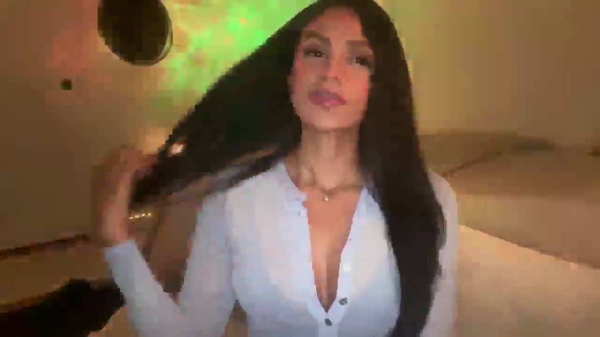 Gallery image thumbnail from Moodybaby's myfreecams stream on, 05/07/2025, 08:17 image 2 of 20