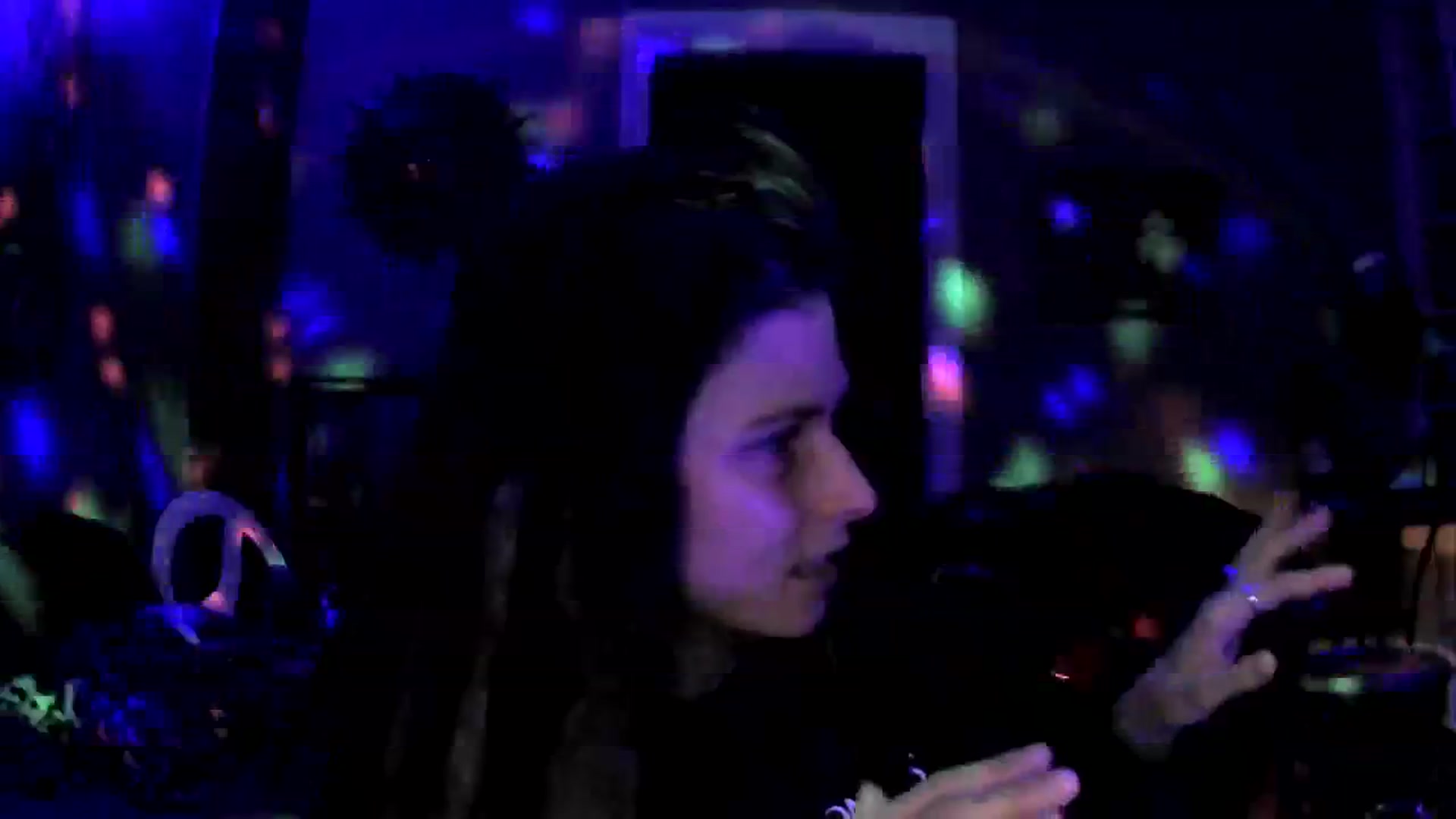 Gallery image thumbnail from MoonAmore's myfreecams stream on, 04/01/2024, 01:00 image 15 of 20