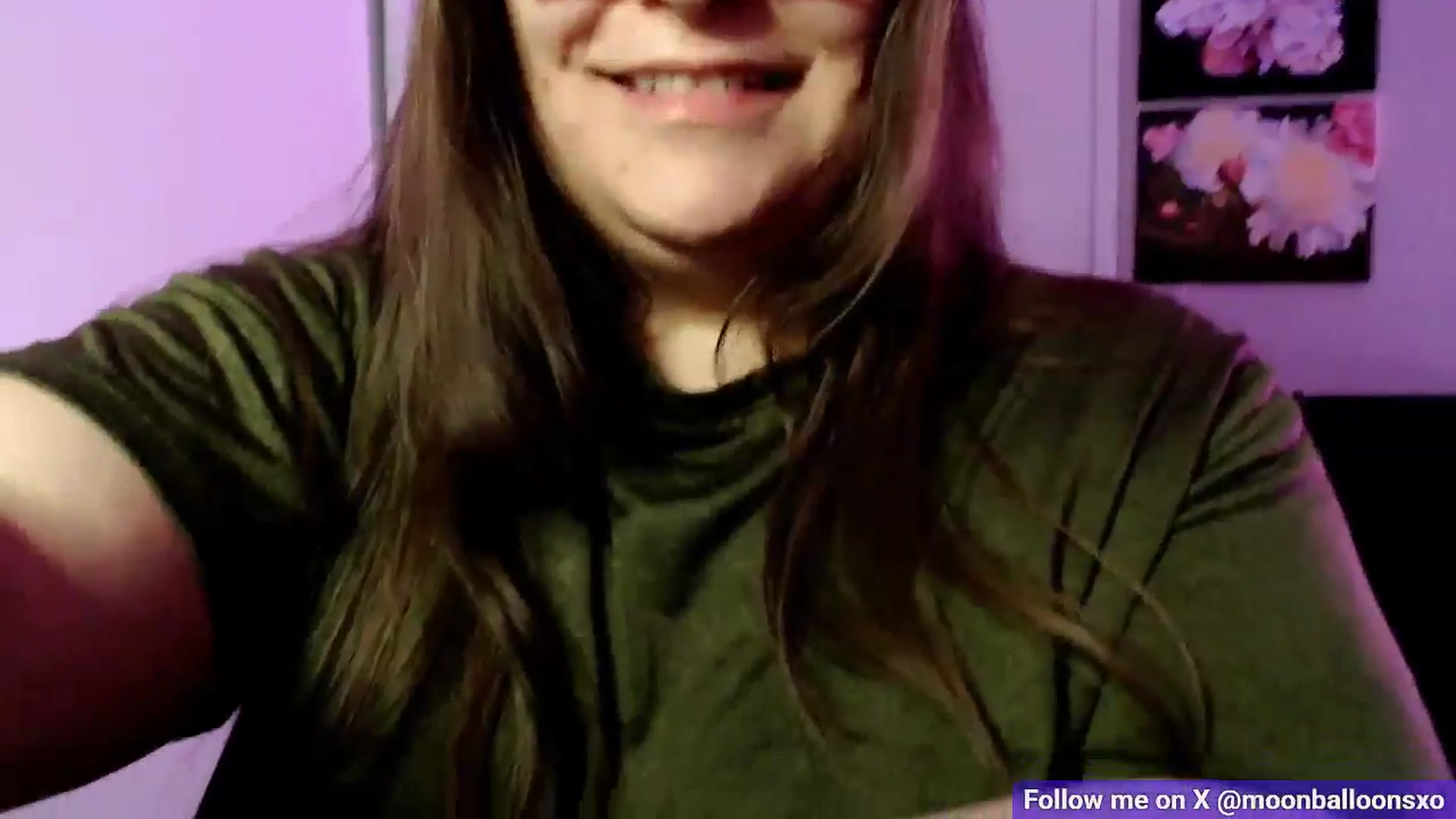 Gallery image thumbnail from MoonBalloons's myfreecams stream on, 11/10/2025, 06:13 image 9 of 20