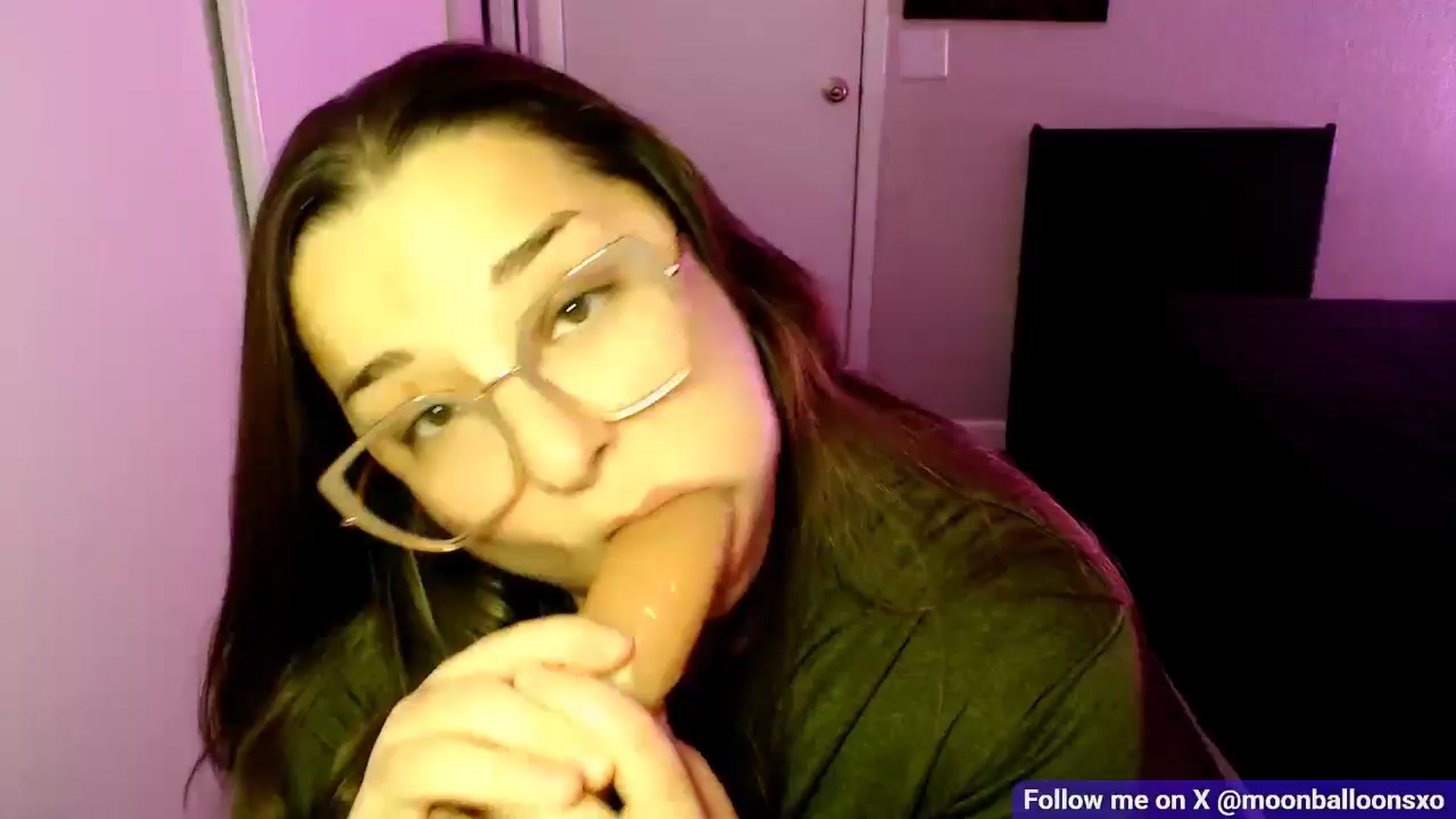 Gallery image thumbnail from MoonBalloons's myfreecams stream on, 11/10/2025, 06:13 image 1 of 20