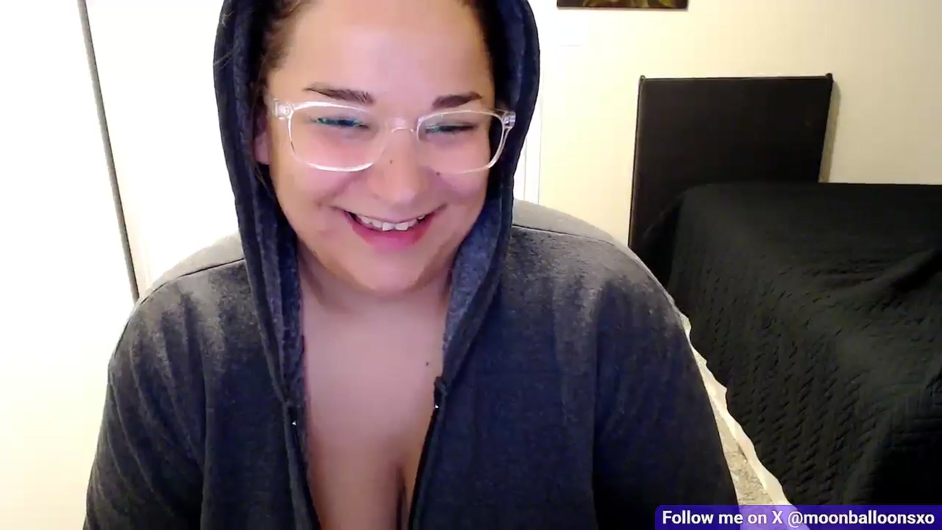 Gallery image thumbnail from MoonBalloons's myfreecams stream on, 11/16/2025, 08:35 image 7 of 20