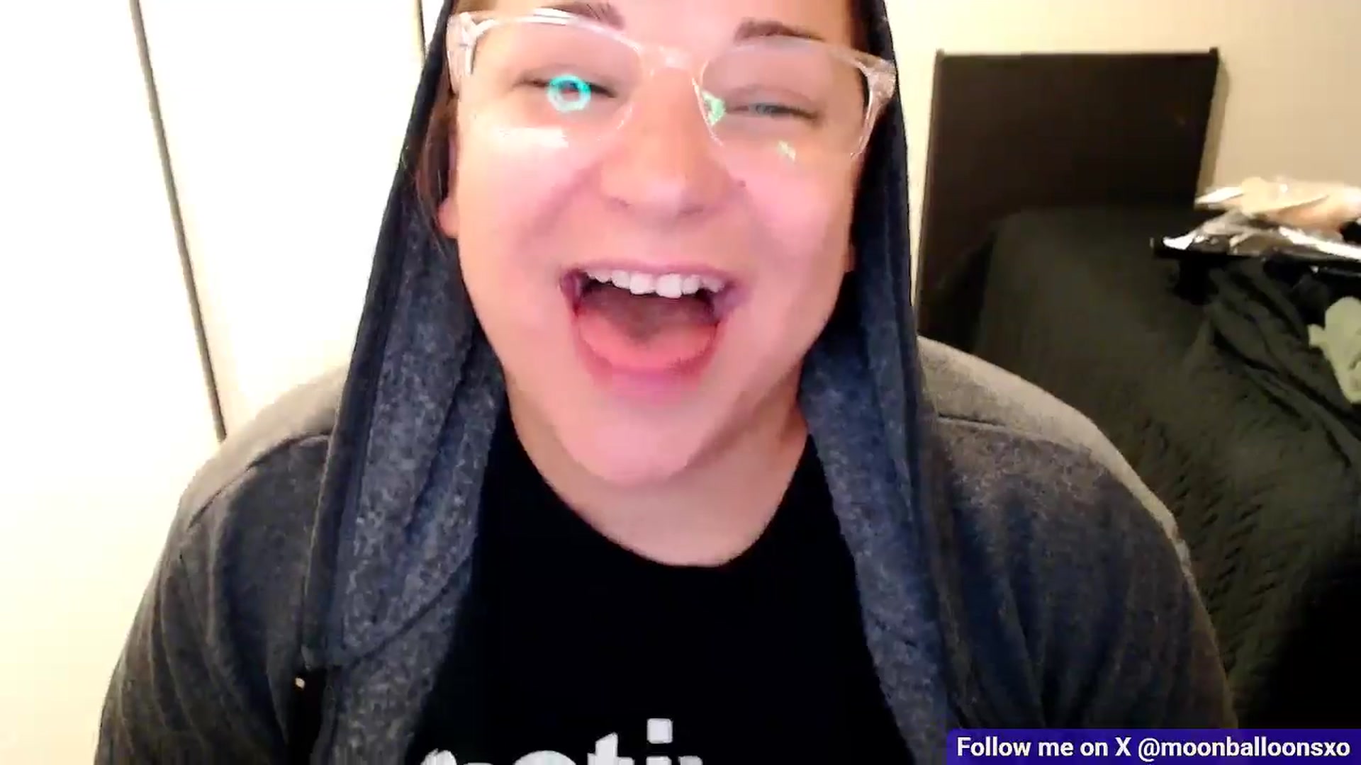 Gallery image thumbnail from MoonBalloons's myfreecams stream on, 11/16/2025, 08:35 image 2 of 20