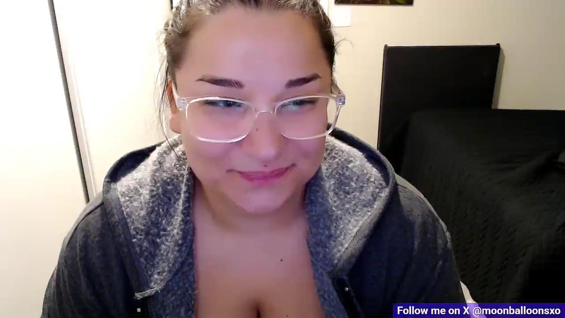 Gallery image thumbnail from MoonBalloons's myfreecams stream on, 11/16/2025, 08:35 image 18 of 20