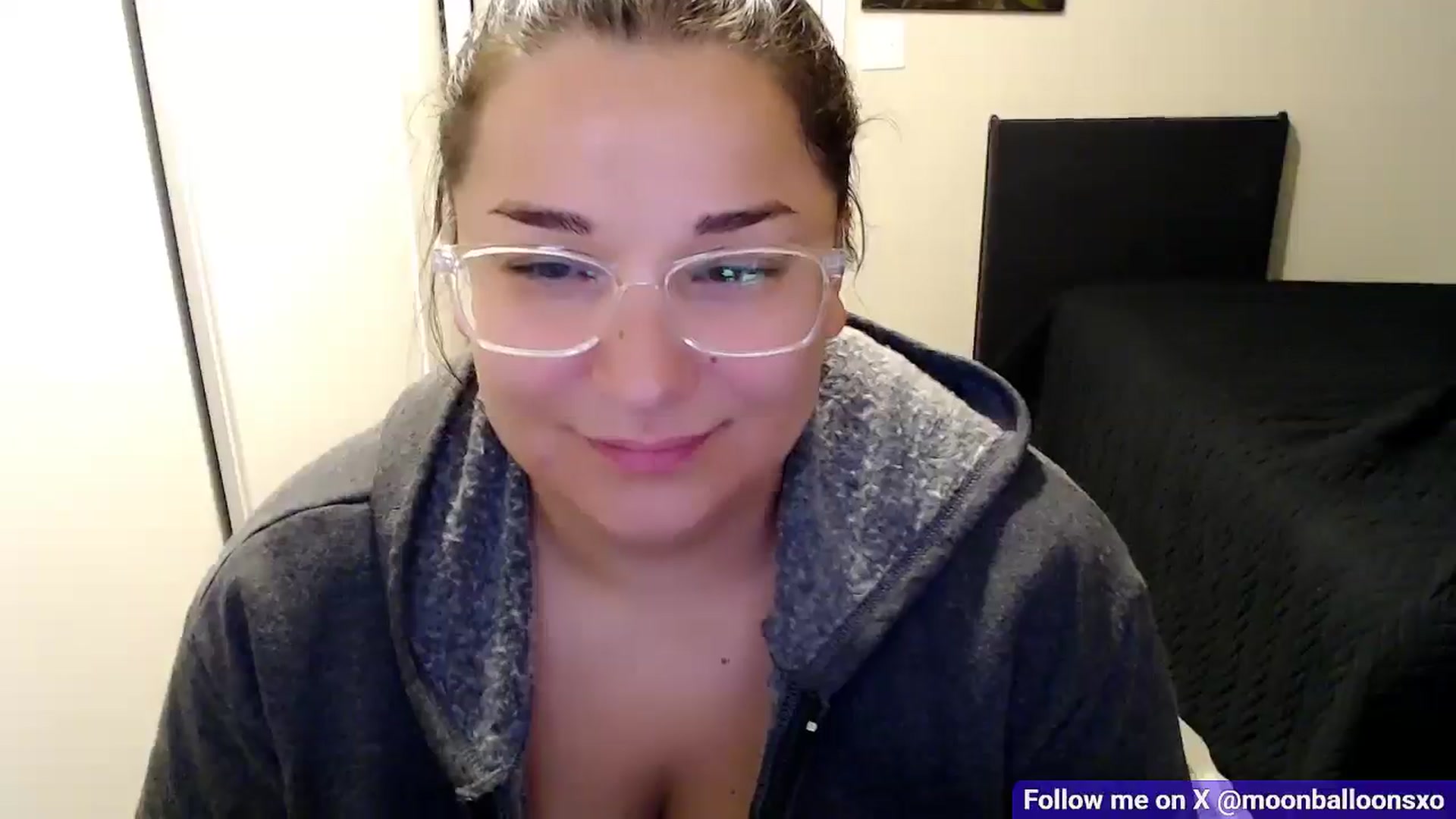 Gallery image thumbnail from MoonBalloons's myfreecams stream on, 11/16/2025, 08:35 image 15 of 20