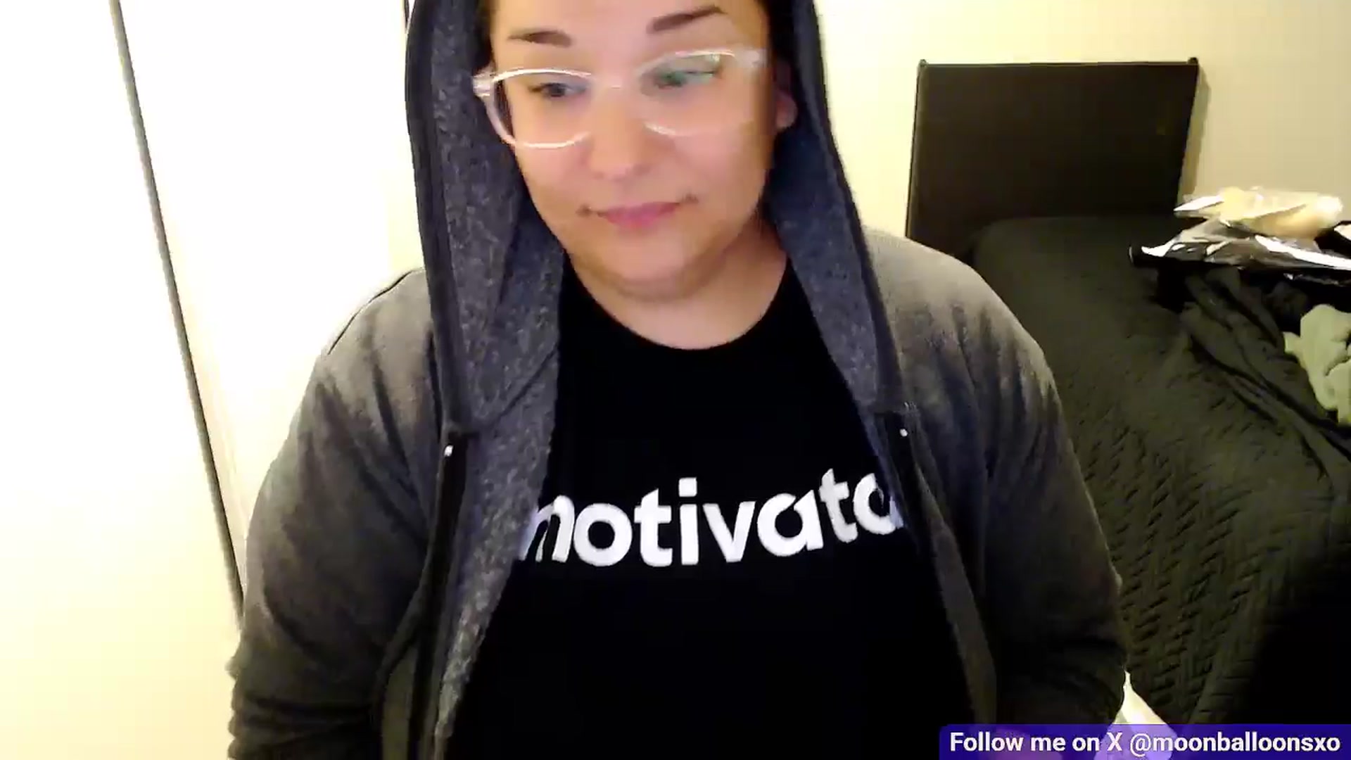 Gallery image thumbnail from MoonBalloons's myfreecams stream on, 11/16/2025, 08:35 image 4 of 20