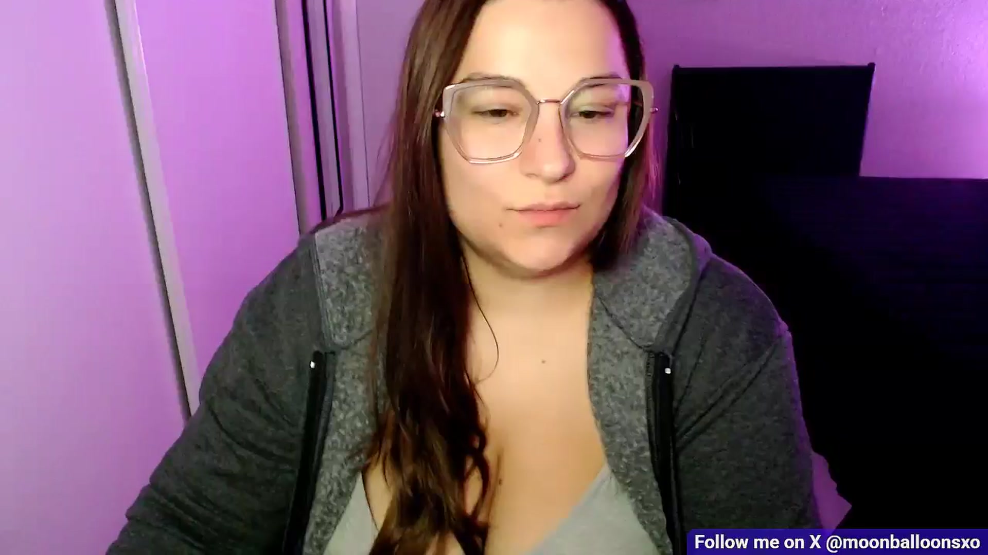 Gallery image thumbnail from MoonBalloons's myfreecams stream on, 11/19/2025, 06:20 image 1 of 20