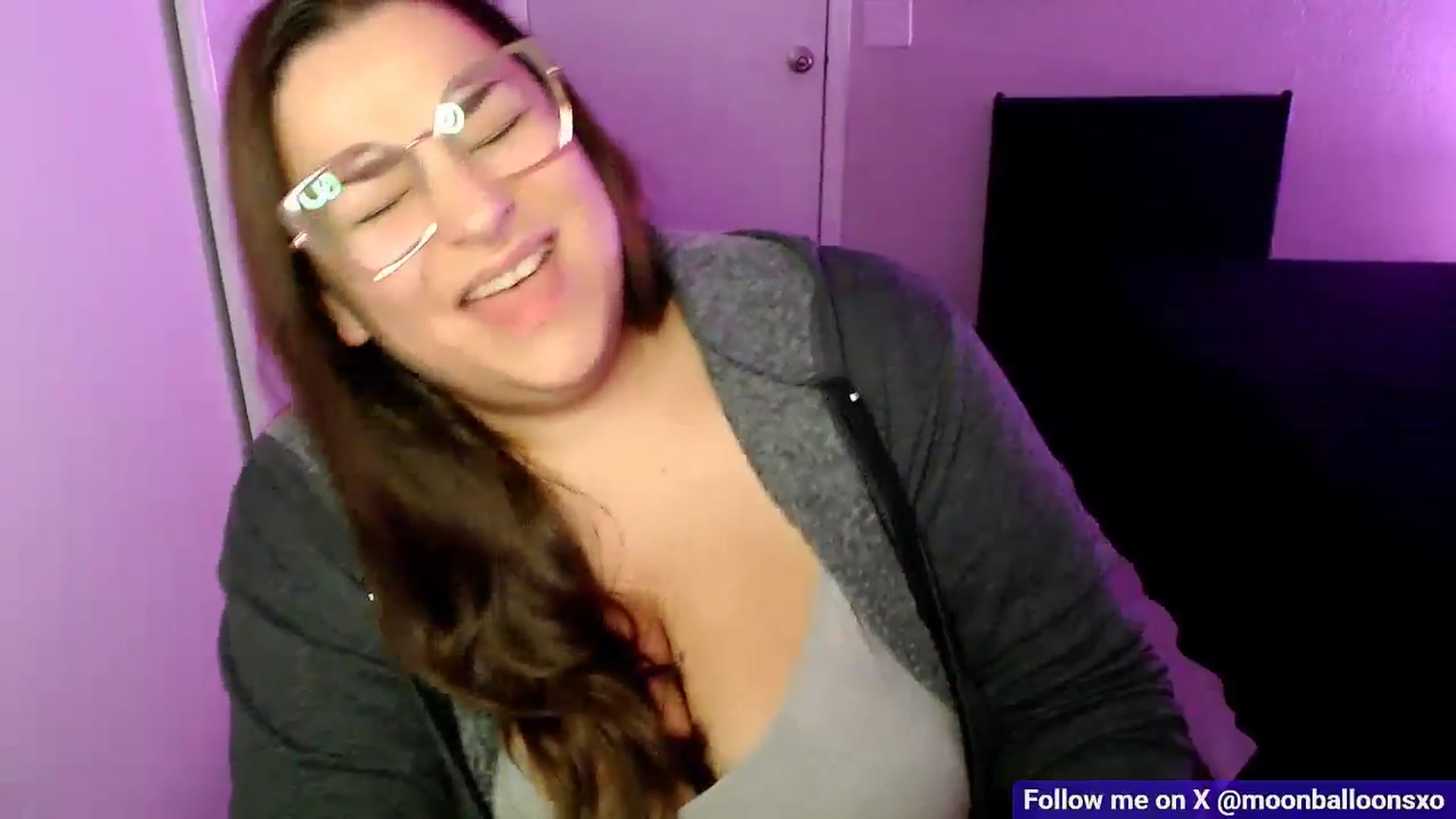 Gallery image thumbnail from MoonBalloons's myfreecams stream on, 11/19/2025, 06:20 image 2 of 20