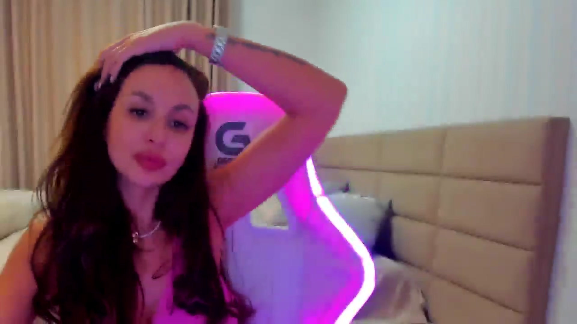 Gallery image thumbnail from MoonBex's myfreecams stream on, 06/25/2025, 19:04 image 18 of 20