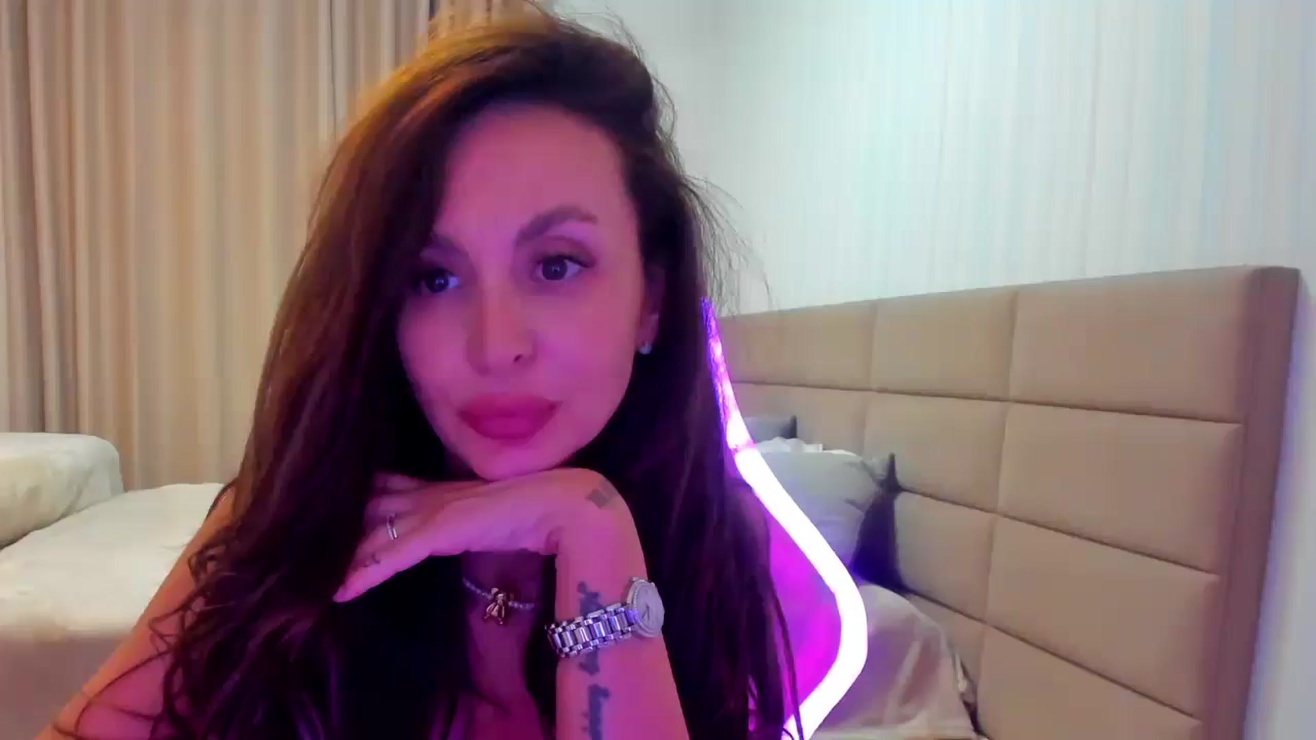 Gallery image thumbnail from MoonBex's myfreecams stream on, 06/25/2025, 19:04 image 14 of 20