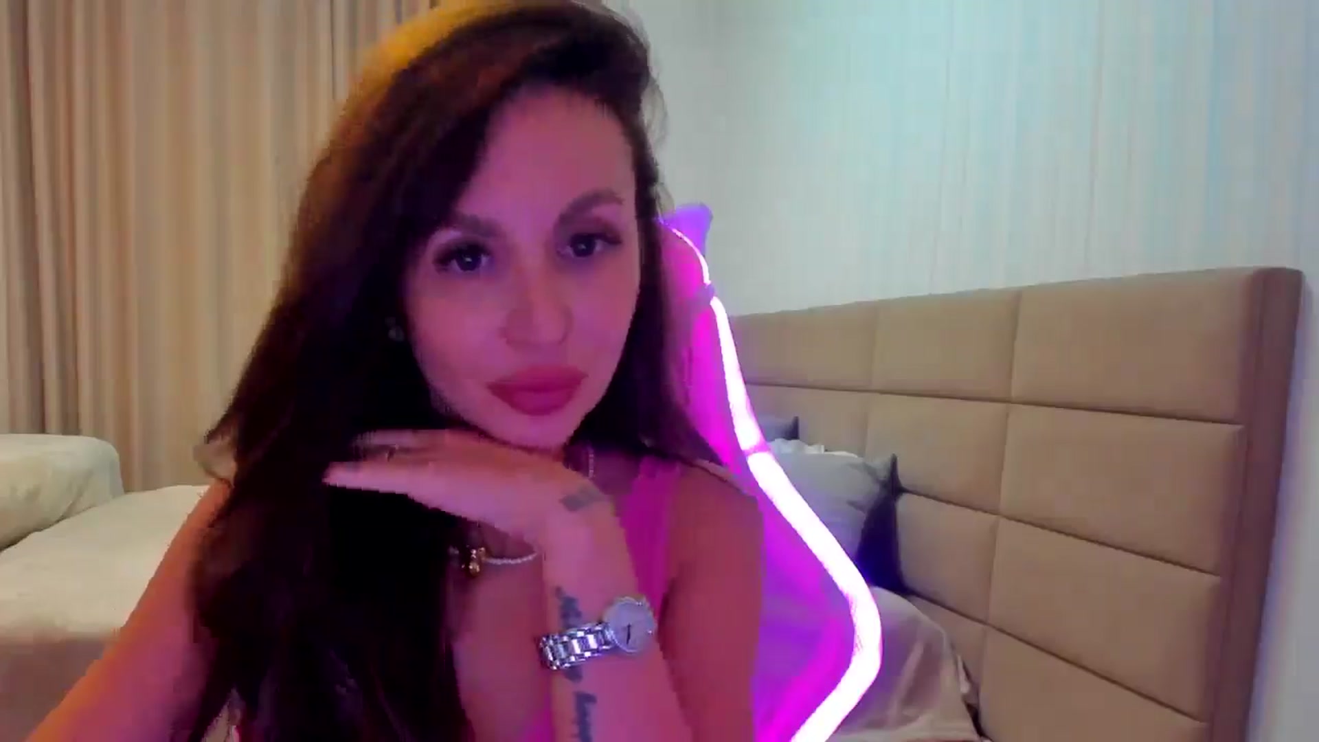 Gallery image thumbnail from MoonBex's myfreecams stream on, 06/25/2025, 19:04 image 5 of 20