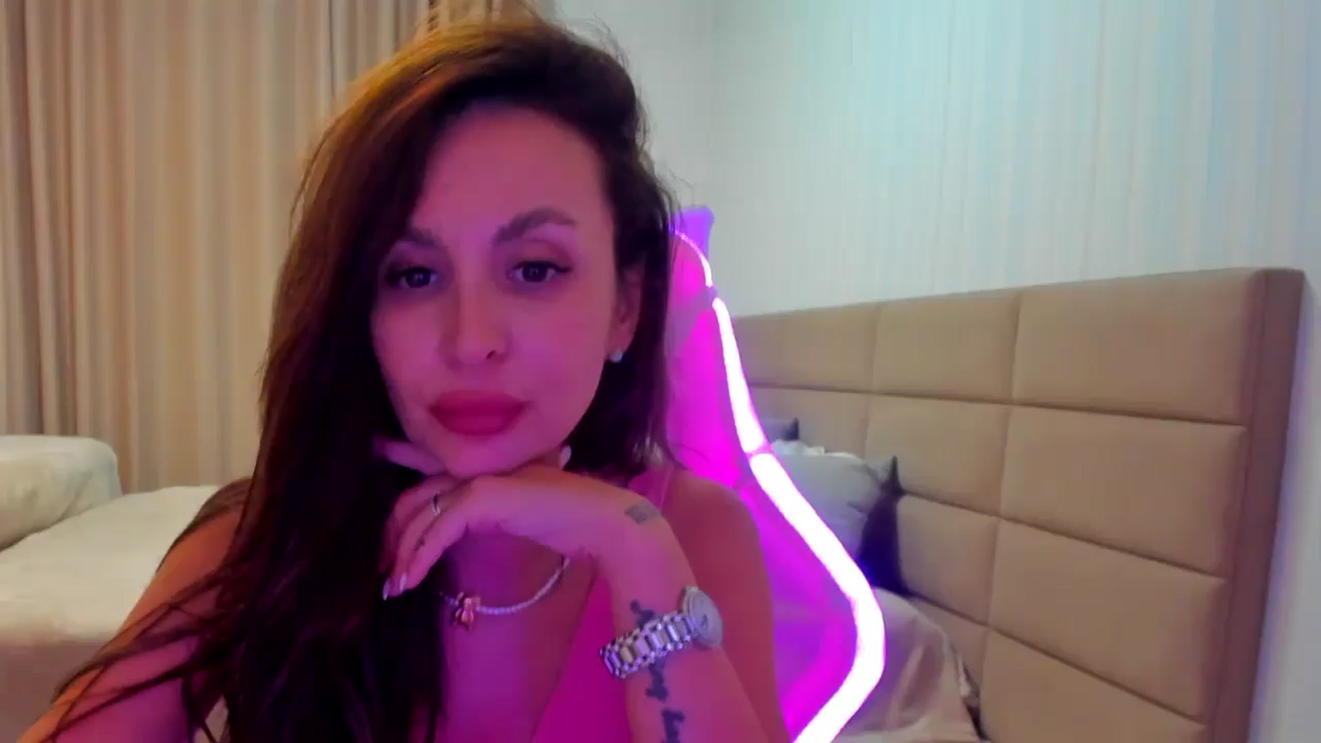 Gallery image thumbnail from MoonBex's myfreecams stream on, 06/25/2025, 19:04 image 12 of 20