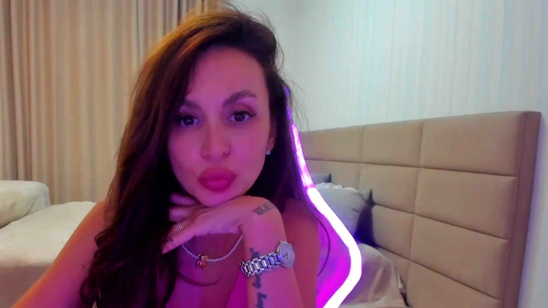 Gallery image thumbnail from MoonBex's myfreecams stream on, 06/25/2025, 19:04 image 17 of 20